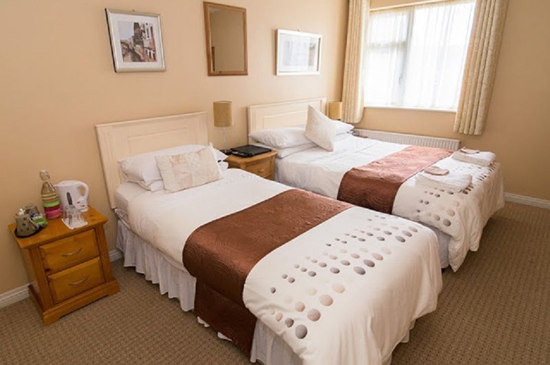 O Neills Bed And Breakfast ディングル エクステリア 写真